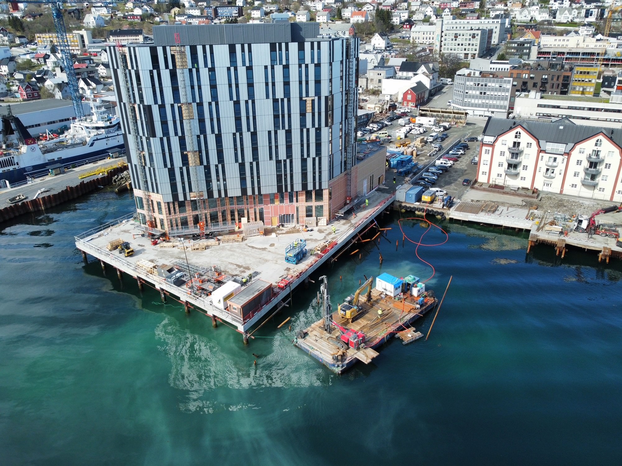 Riggen i arbeid ved Kaarbø hotell – Polar Pel AS